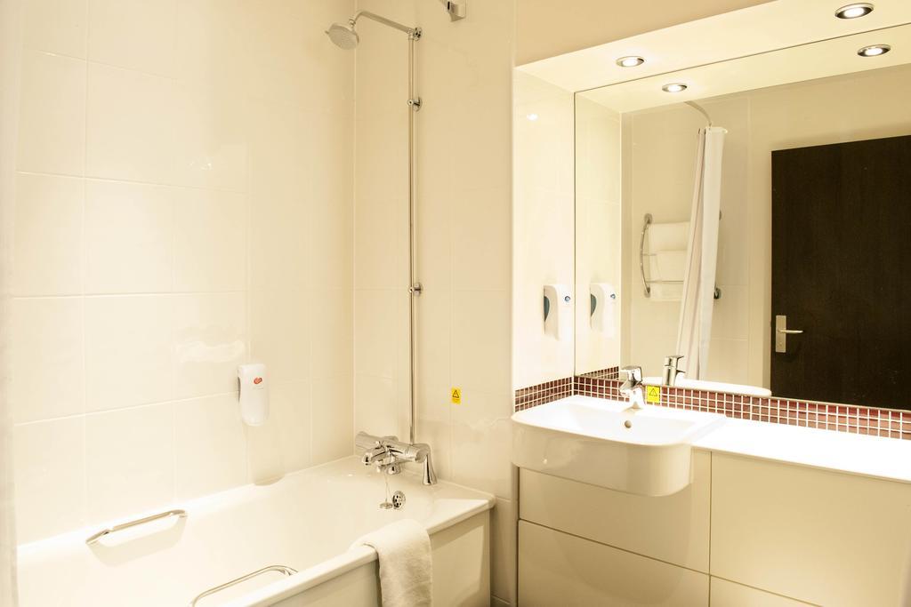 Premier Inn هارلو الغرفة الصورة
