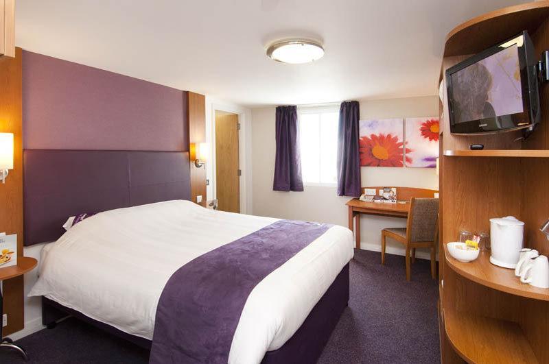 Premier Inn هارلو المظهر الخارجي الصورة