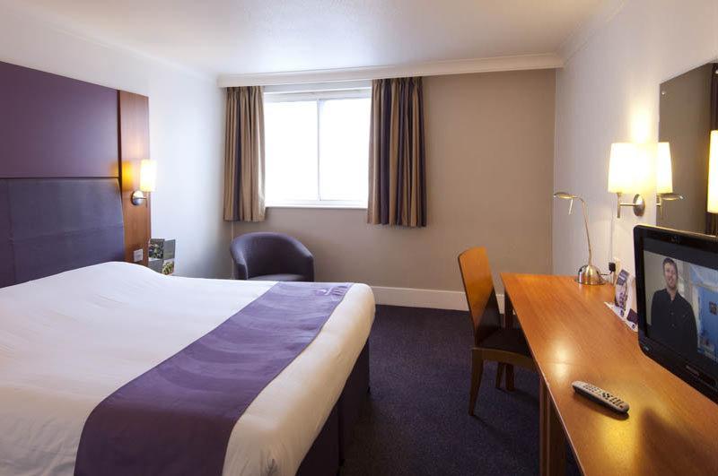 Premier Inn هارلو المظهر الخارجي الصورة