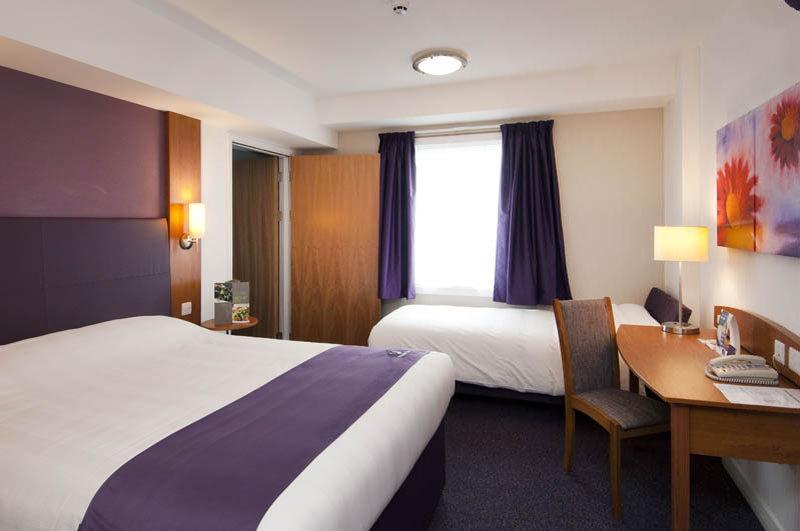 Premier Inn هارلو المظهر الخارجي الصورة