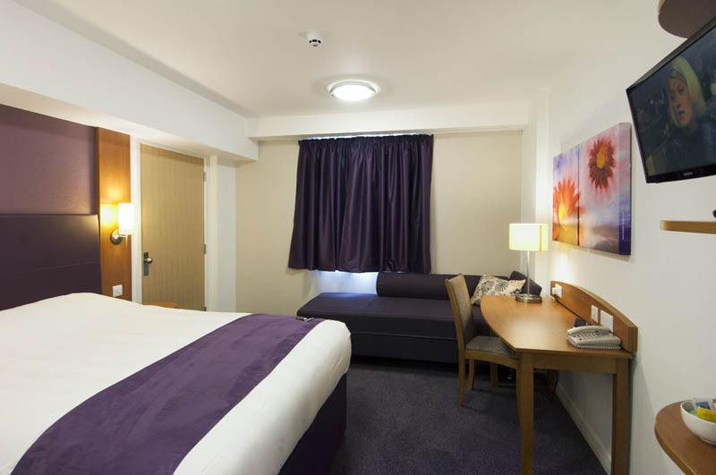 Premier Inn هارلو المظهر الخارجي الصورة